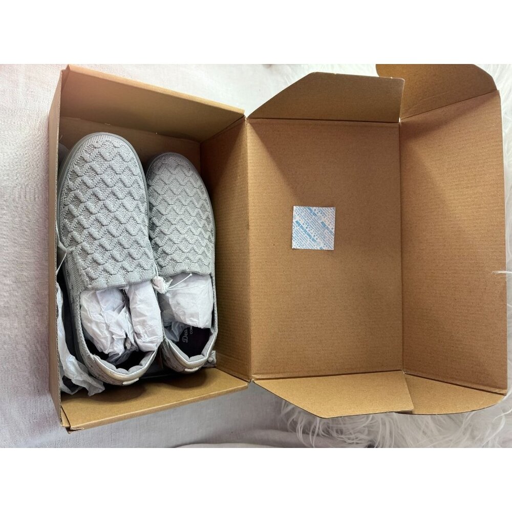 Women’s Lightweight‎ Slip-On Sneakers in Light Gray